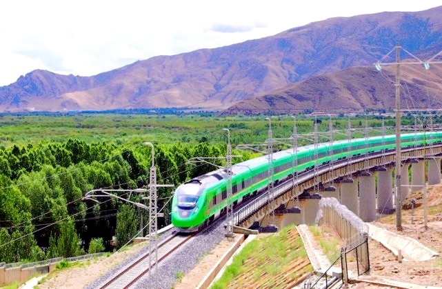 13-Day Flight-and-Train Deluxe Panorama Tibet Tour: Lhasa, Everest, Nyingchi & More