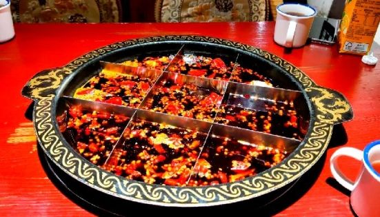 Chongqing Hongyadong Travel Guide: Night Views, Food &Photography Tips