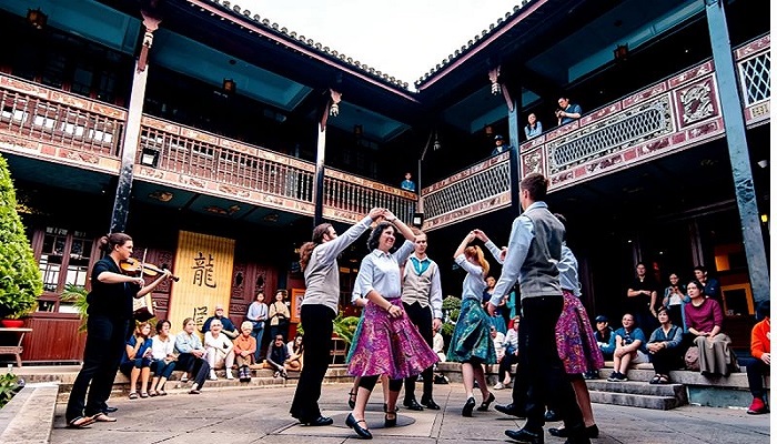 Singapore Tourists in Yunnan