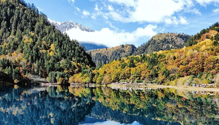 Five Flower Lake in Jiuzhaigou in Autumn