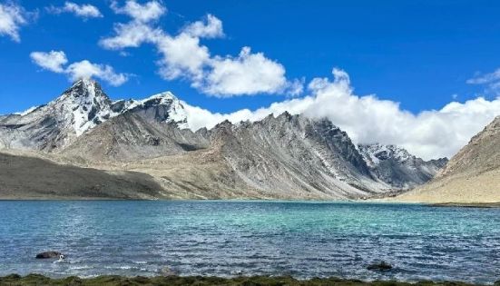 Scenery of Snow-Capped Mountains and Lakes on the Tibetan Plateau