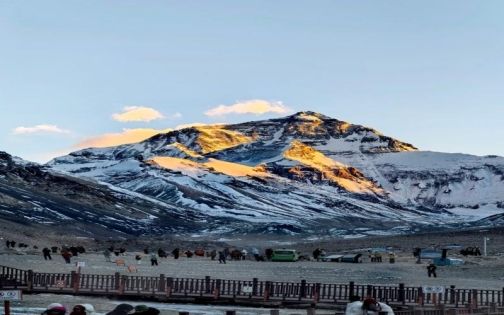 Everest Base Camp Travel Guide (Tibet) : A Practical, No-Nonsense Guide to Standing at the Foot of the World’s Highest Peak