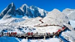 Meili Snow Mountain vs Jade Dragon Snow Mountain: Choose Your Ideal One