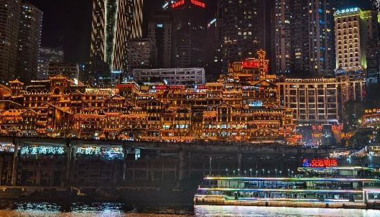 Chengdu vs Chongqing: Transport, Accommodation, Cuisine & Attractions Comparison