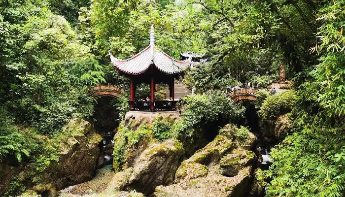 Shuangqiao Qingyin at Qingyin Pavilion, Mount Emei