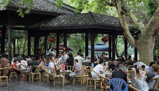 Heming Teahouse in Renmin Park, Chengdu