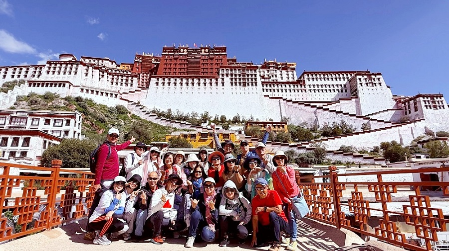 9 Days Tibet Shoton Festival Tour: Lhasa, EBC, Yamdrok Lake & Namtso