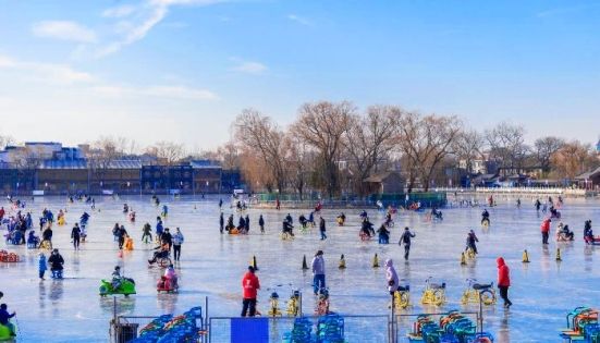 Skating at Shichahai in Winter