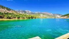 Jiuzhaigou Valley Travel Guide: Tickets, Transportation, Best Routes & Essential Tips