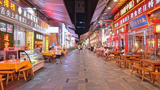 The Deep Guide to Chongqing's "Fly Restaurants": Breathtaking Culinary Wonders Hidden in the Urban Alleys