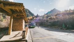 Jiuzhaigou Travel Guide: Transport Routes, Fairy-Tale Attractions & Tibetan Food