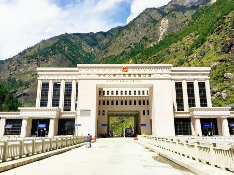 12-Day Lhasa to Kathmandu Group Tour: EBC, Manasarovar & Kailash