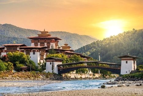 Tiger’s Nest vs Punakha Dzong: Which Bhutan Landmark Should You Visit?