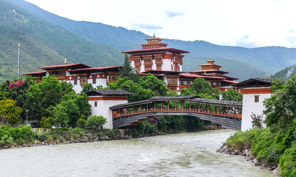 7-Day Bhutan Wonders Tour: Thimphu, Punakha, Gangtey & Paro