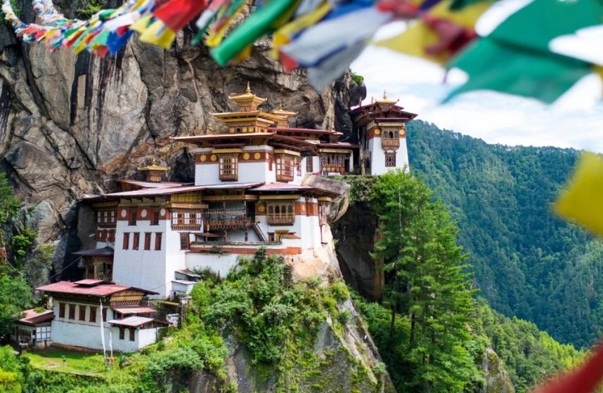 8-Day Bhutan Highlights Tour: Paro, Thimphu, Punakha & Gangtey