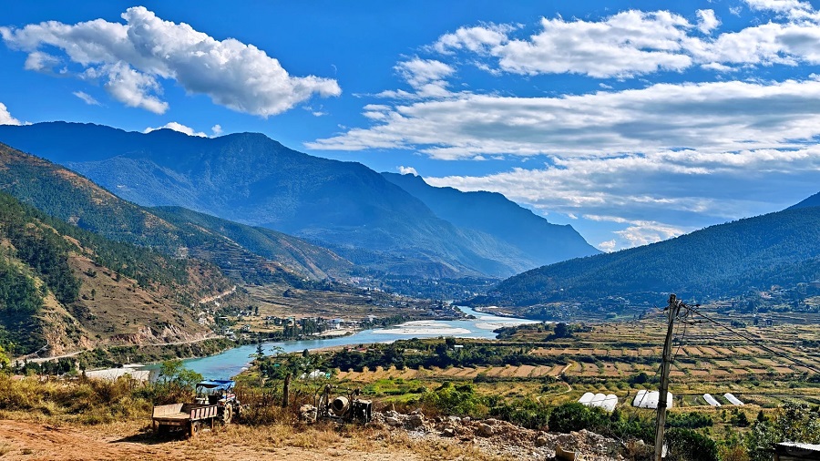 8-Day Bhutan Gangtey Trekking Tour: Thimphu, Gangtey & Paro