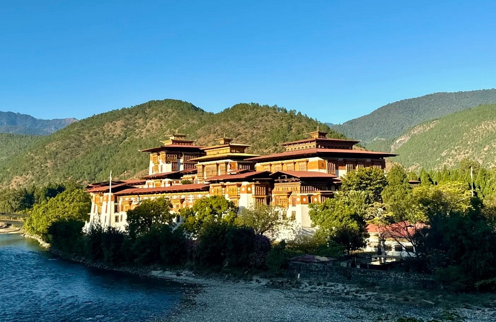 8-Day Bhutan Gangtey Trekking Tour: Thimphu, Gangtey & Paro
