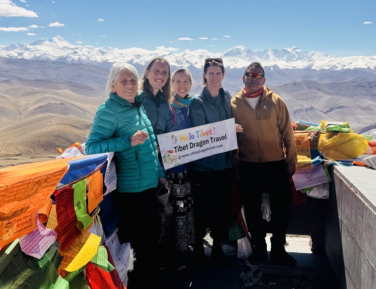 Group Photo of Tourists with China Dragon Travel