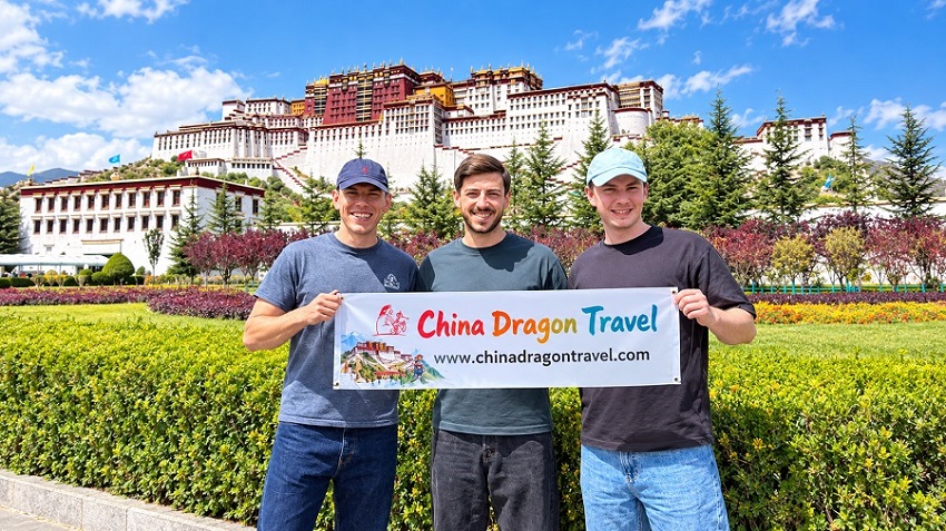 Tourists from China Dragon Travel